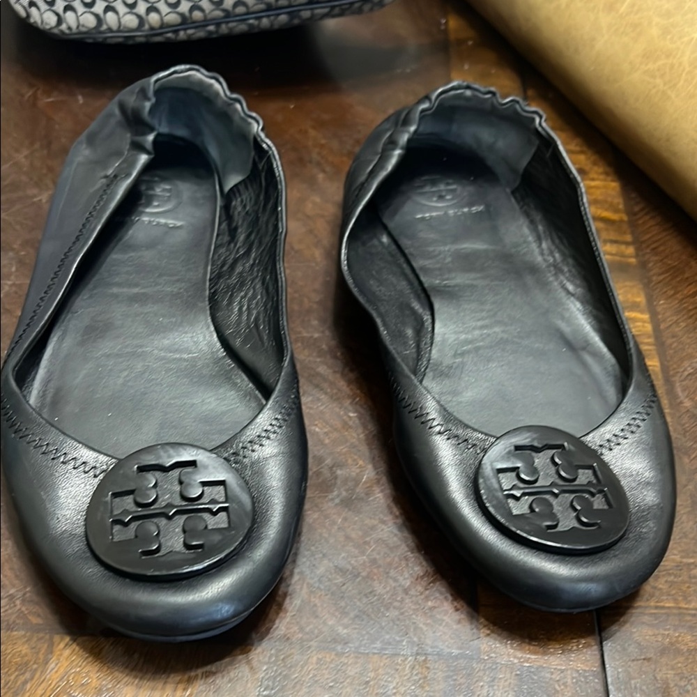 Tory Burch Black Leather Flats 7.5 AUTHENTIC